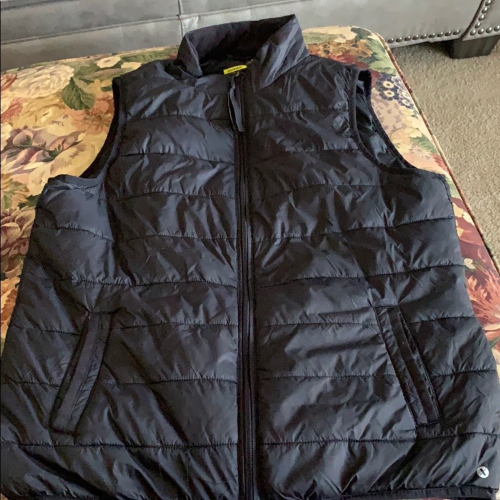 Black puffer vest